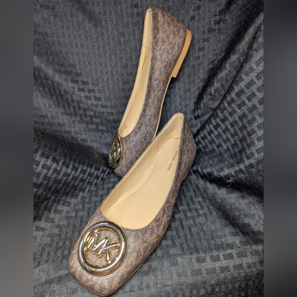 Brown And Tan Michael Kors Milan Flex MK Logo Ballet Flats. - Picture 2 of 5